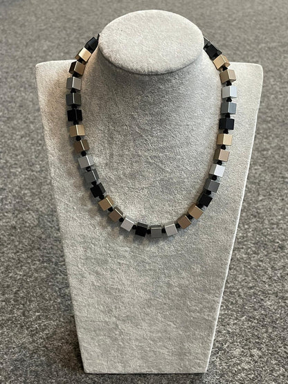 Geometric Metallic - Necklace