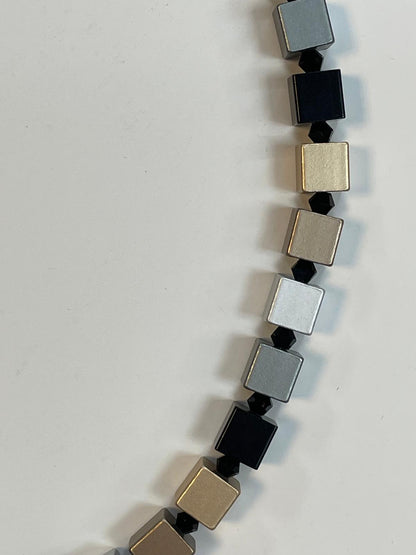 Geometric Metallic - Necklace