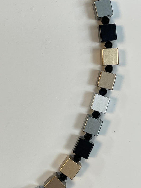 Geometric Metallic - Necklace