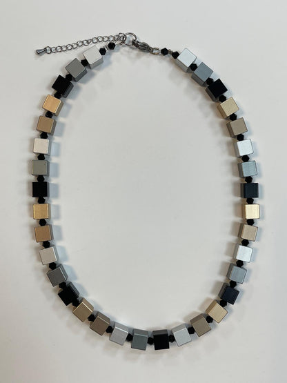 Geometric Metallic - Necklace