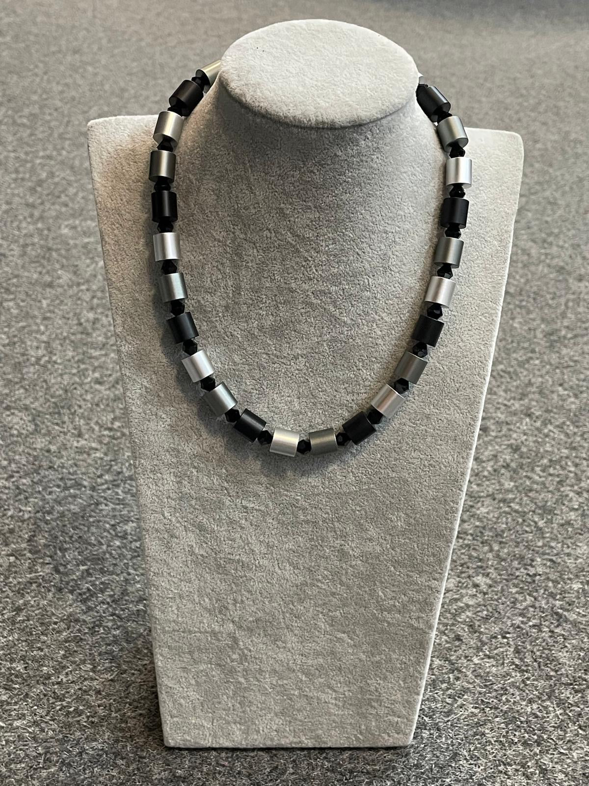 Oval Monotone - Necklace